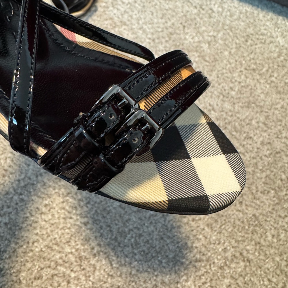 Burberry Black and Cream Heels with Metallic Accents - Picture 4 of 8